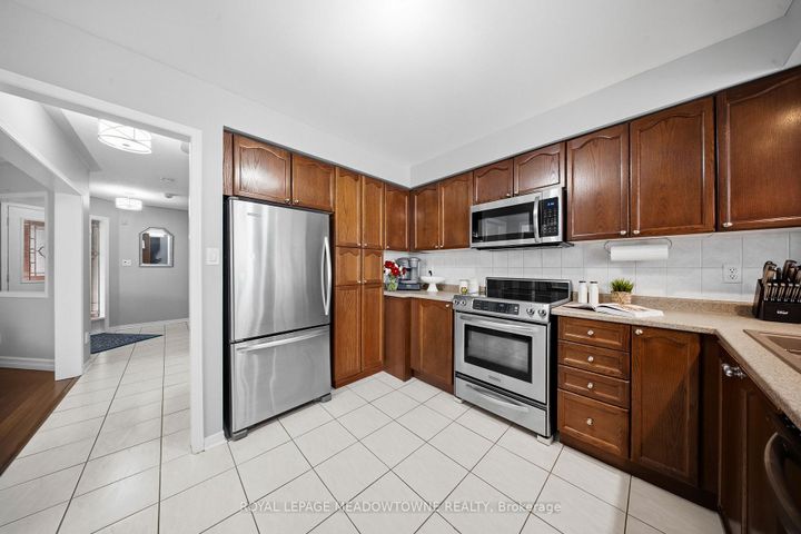 Photo 14 at 163 Eaton Street, Georgetown, Halton Hills