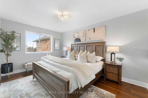 Photo 13 at 912 Delgado Drive, East Credit, Mississauga