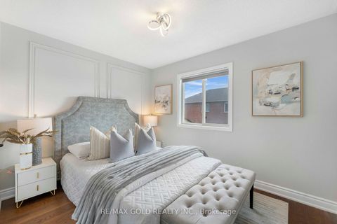 Photo 17 at 912 Delgado Drive, East Credit, Mississauga