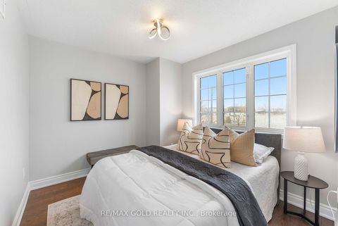 Photo 20 at 912 Delgado Drive, East Credit, Mississauga