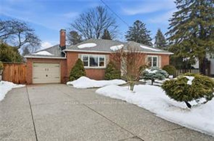 Photo 2 at 59 Oakley Crescent, Ancaster, Hamilton