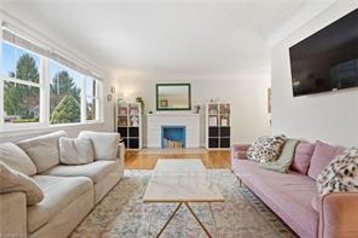 Photo 6 at 59 Oakley Crescent, Ancaster, Hamilton