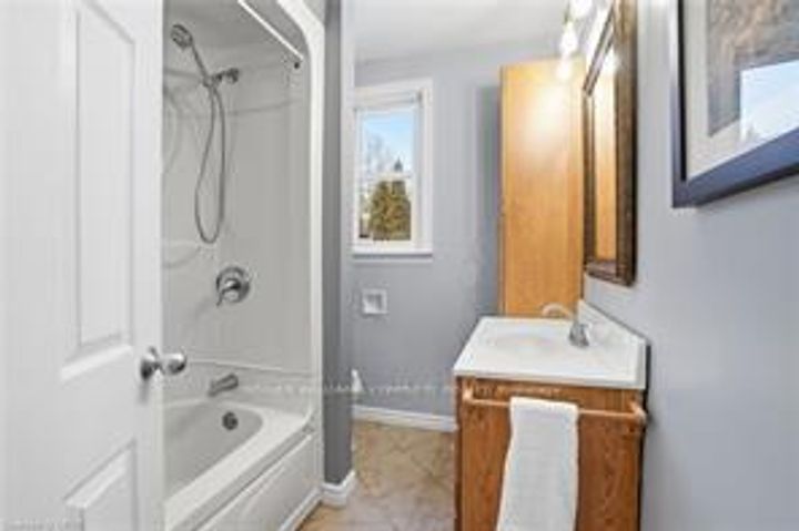 Photo 20 at 59 Oakley Crescent, Ancaster, Hamilton