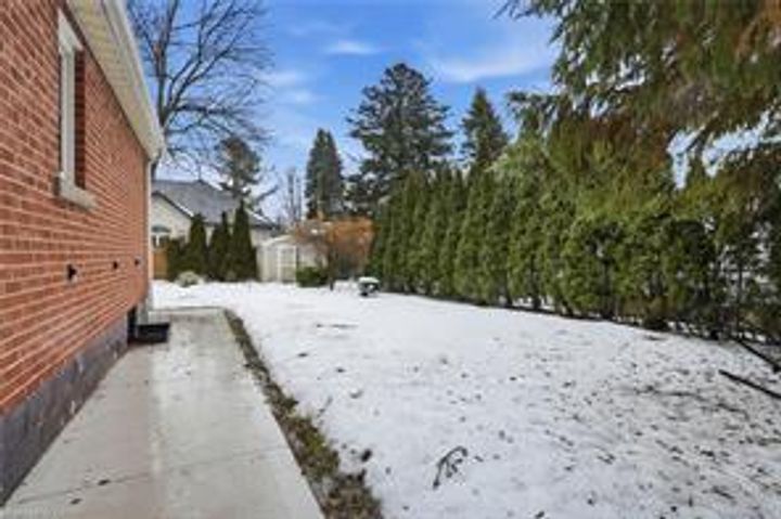 Photo 35 at 59 Oakley Crescent, Ancaster, Hamilton