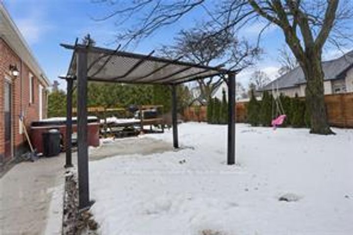 Photo 37 at 59 Oakley Crescent, Ancaster, Hamilton