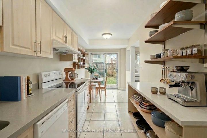 Photo 2 at 62 - 2945 Thomas Street, Central Erin Mills, Mississauga