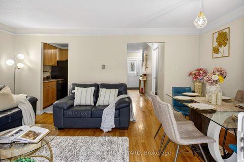 Photo 4 at 22 - 350 Camelot Court, Eastdale, Oshawa