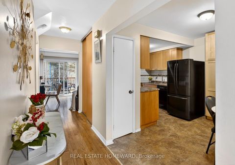 Photo 5 at 22 - 350 Camelot Court, Eastdale, Oshawa