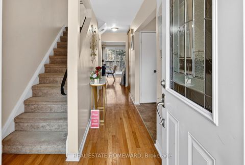 Photo 11 at 22 - 350 Camelot Court, Eastdale, Oshawa