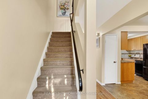 Photo 12 at 22 - 350 Camelot Court, Eastdale, Oshawa