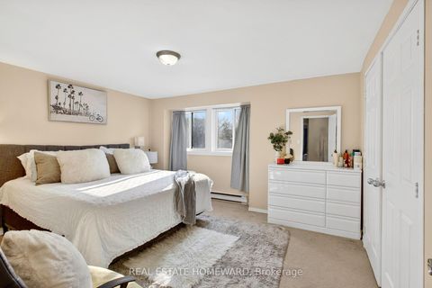 Photo 13 at 22 - 350 Camelot Court, Eastdale, Oshawa