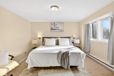 Photo 14 at 22 - 350 Camelot Court, Eastdale, Oshawa