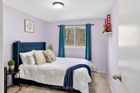 Photo 16 at 22 - 350 Camelot Court, Eastdale, Oshawa