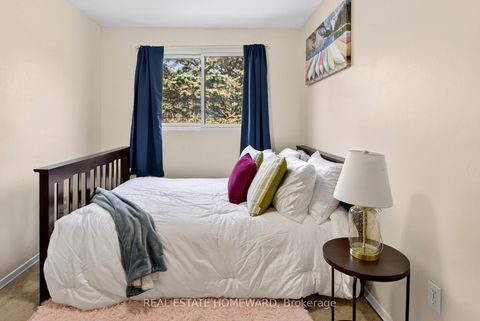 Photo 19 at 22 - 350 Camelot Court, Eastdale, Oshawa