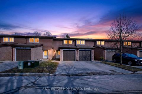 Photo 25 at 22 - 350 Camelot Court, Eastdale, Oshawa