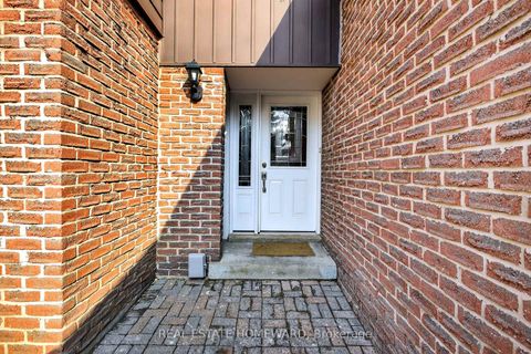 Photo 27 at 22 - 350 Camelot Court, Eastdale, Oshawa