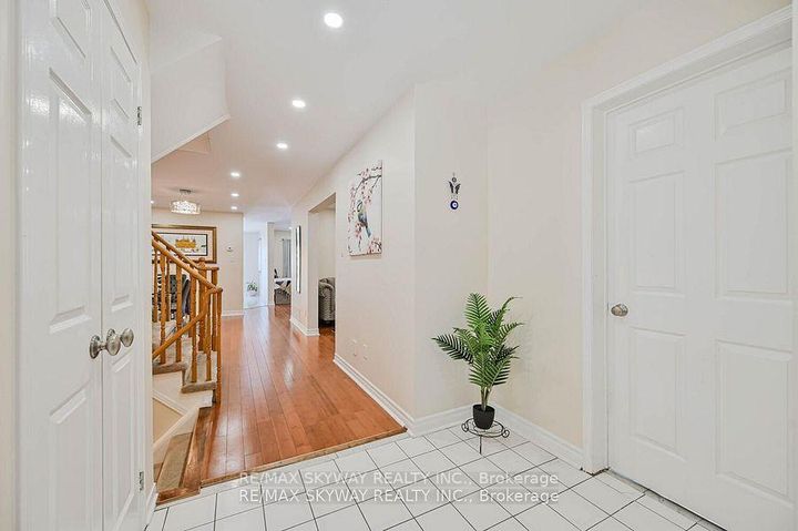 Photo 6 at 117 Richvale Drive S, Heart Lake East, Brampton