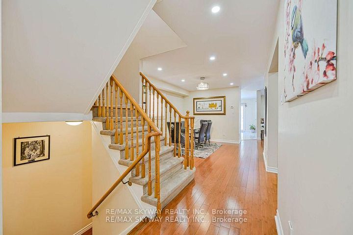 Photo 7 at 117 Richvale Drive S, Heart Lake East, Brampton