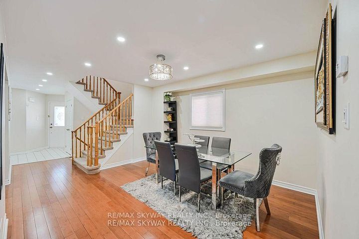 Photo 11 at 117 Richvale Drive S, Heart Lake East, Brampton