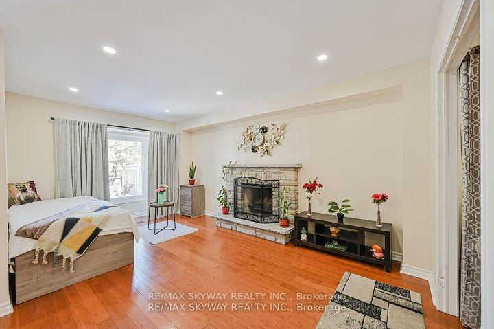 Photo 13 at 117 Richvale Drive S, Heart Lake East, Brampton