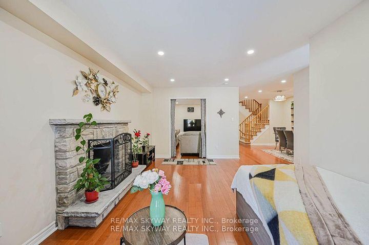 Photo 15 at 117 Richvale Drive S, Heart Lake East, Brampton