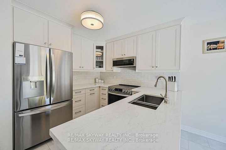 Photo 19 at 117 Richvale Drive S, Heart Lake East, Brampton