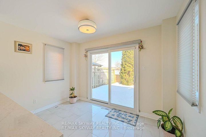 Photo 20 at 117 Richvale Drive S, Heart Lake East, Brampton