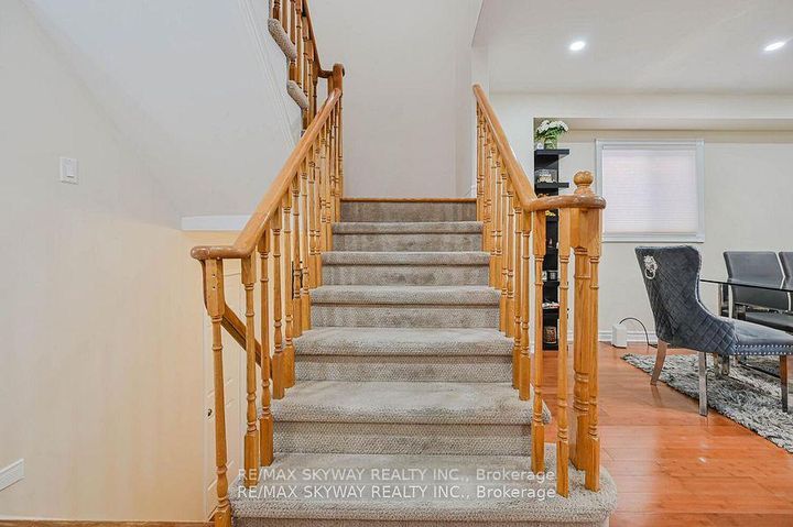 Photo 22 at 117 Richvale Drive S, Heart Lake East, Brampton