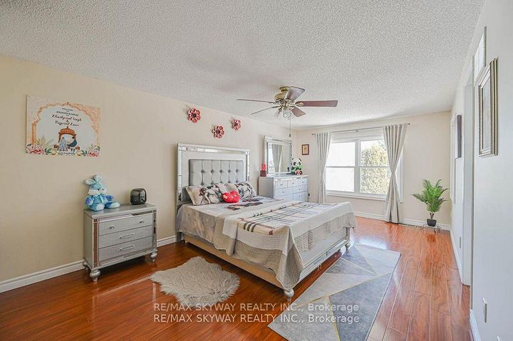 Photo 24 at 117 Richvale Drive S, Heart Lake East, Brampton