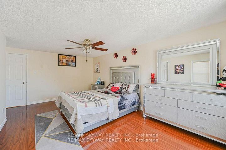 Photo 25 at 117 Richvale Drive S, Heart Lake East, Brampton