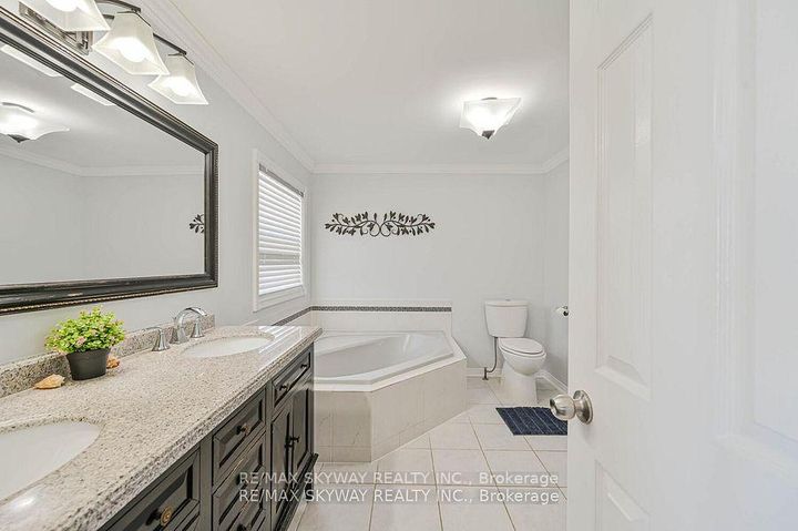 Photo 26 at 117 Richvale Drive S, Heart Lake East, Brampton