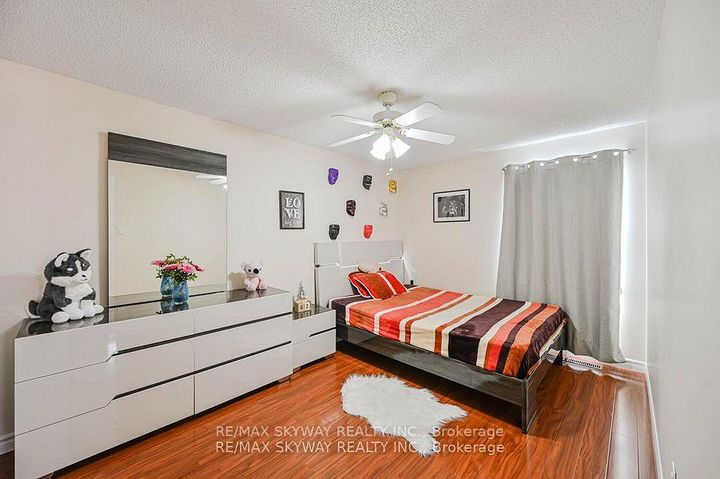 Photo 27 at 117 Richvale Drive S, Heart Lake East, Brampton