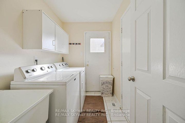 Photo 34 at 117 Richvale Drive S, Heart Lake East, Brampton