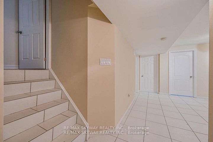 Photo 35 at 117 Richvale Drive S, Heart Lake East, Brampton