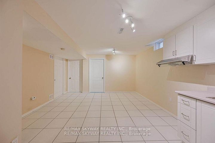 Photo 36 at 117 Richvale Drive S, Heart Lake East, Brampton