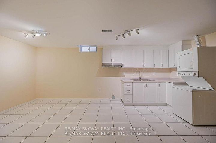 Photo 38 at 117 Richvale Drive S, Heart Lake East, Brampton