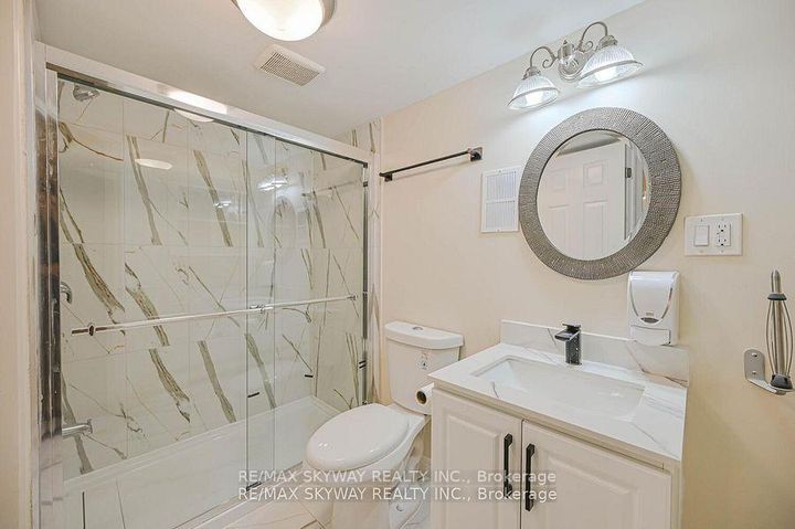 Photo 42 at 117 Richvale Drive S, Heart Lake East, Brampton