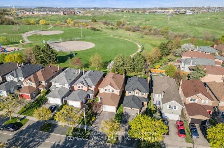 Photo 44 at 117 Richvale Drive S, Heart Lake East, Brampton