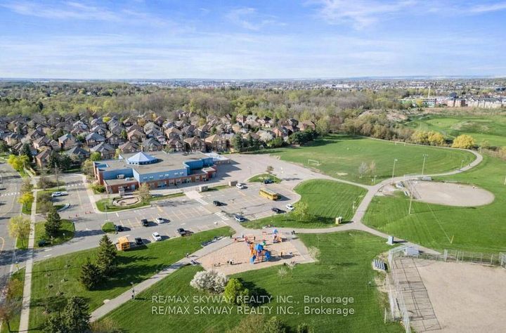 Photo 45 at 117 Richvale Drive S, Heart Lake East, Brampton