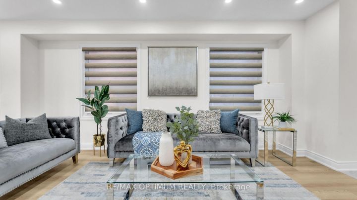 Photo 6 at 9 Ridgefield Court, Vales of Castlemore, Brampton