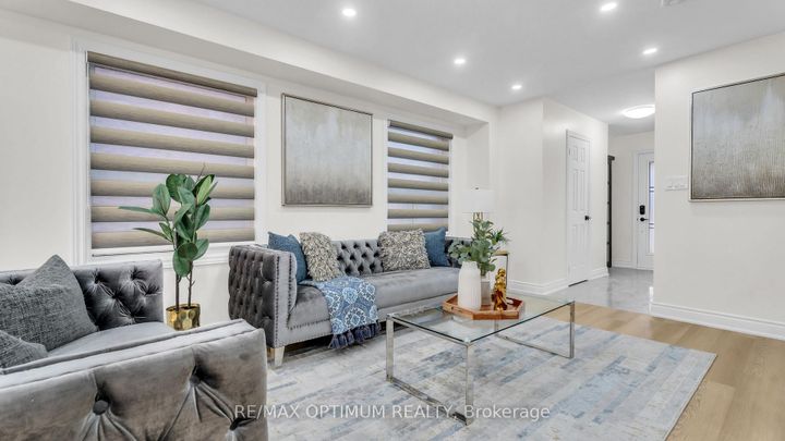 Photo 7 at 9 Ridgefield Court, Vales of Castlemore, Brampton