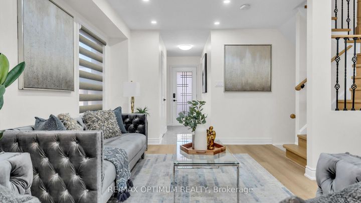 Photo 8 at 9 Ridgefield Court, Vales of Castlemore, Brampton