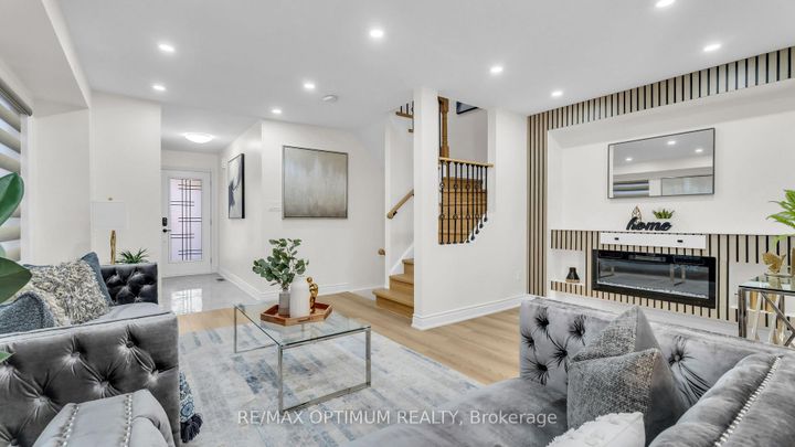 Photo 9 at 9 Ridgefield Court, Vales of Castlemore, Brampton