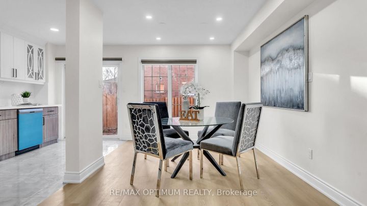 Photo 12 at 9 Ridgefield Court, Vales of Castlemore, Brampton