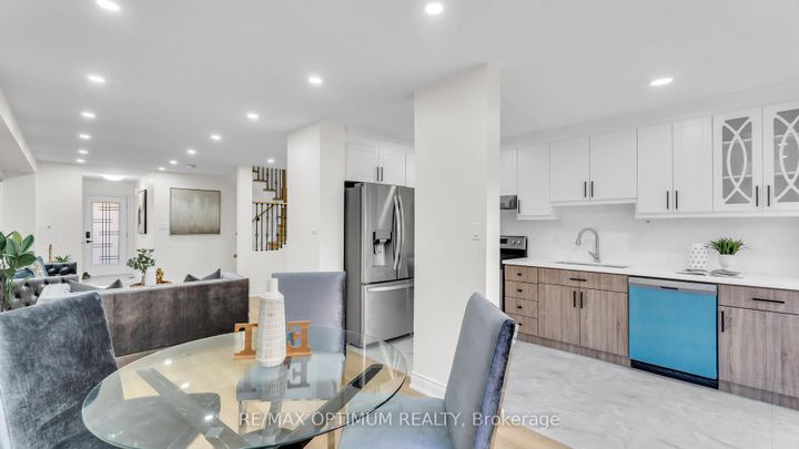 Photo 14 at 9 Ridgefield Court, Vales of Castlemore, Brampton