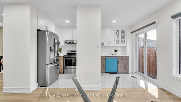 Photo 15 at 9 Ridgefield Court, Vales of Castlemore, Brampton