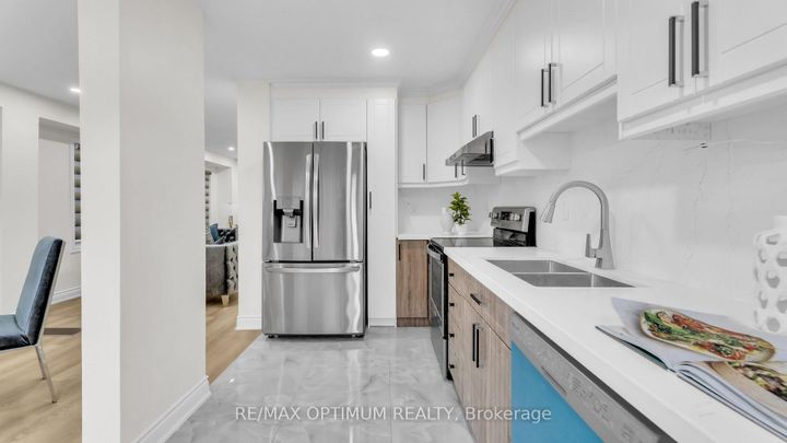 Photo 16 at 9 Ridgefield Court, Vales of Castlemore, Brampton