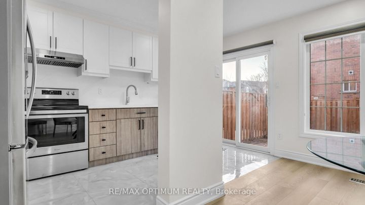 Photo 17 at 9 Ridgefield Court, Vales of Castlemore, Brampton