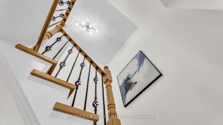 Photo 22 at 9 Ridgefield Court, Vales of Castlemore, Brampton