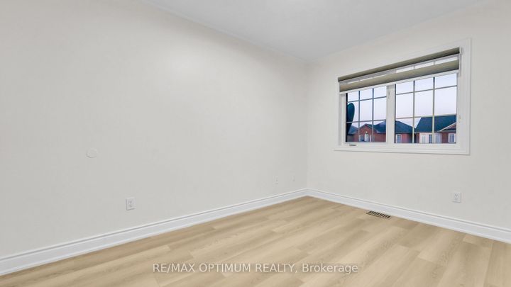 Photo 32 at 9 Ridgefield Court, Vales of Castlemore, Brampton